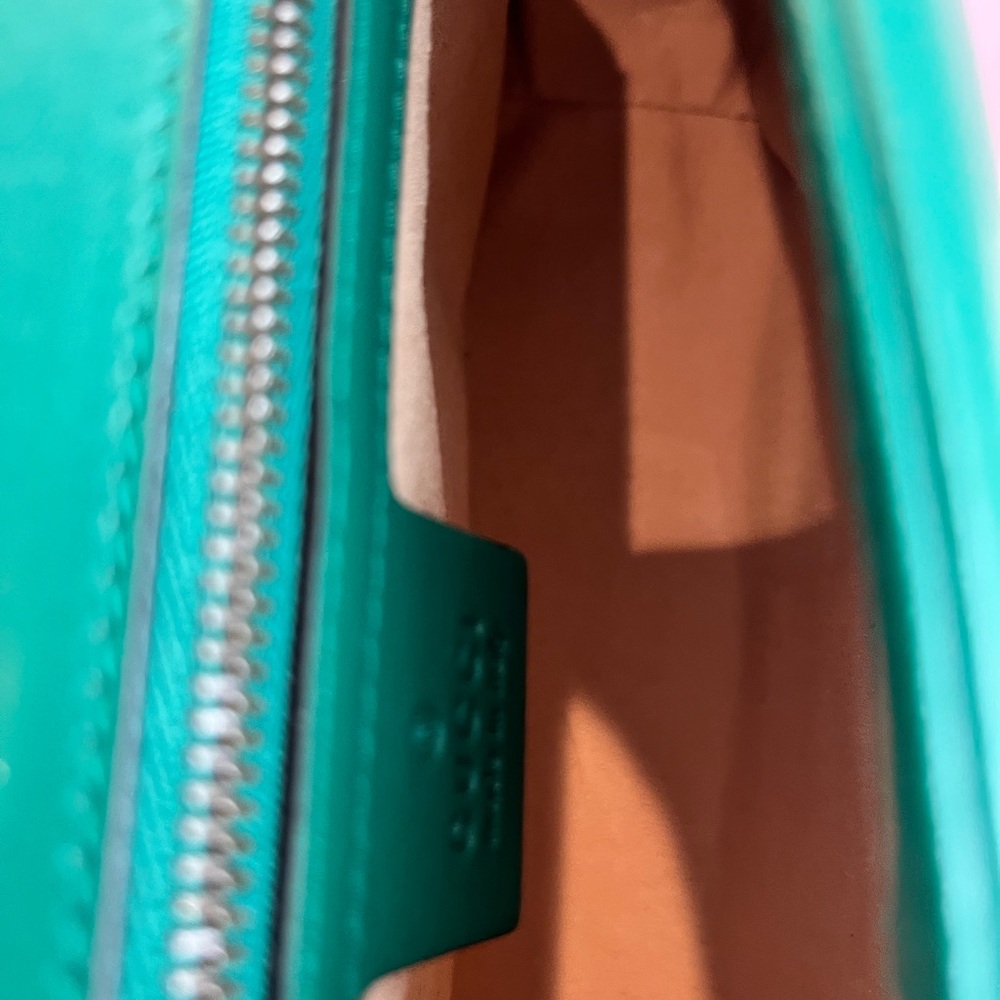 Green Gucci Small GG Marmont Matelasse Shoulder Bag - Picture 8 of 17